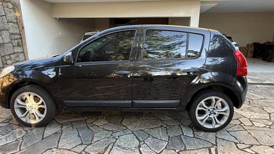 RENAULT SANDERO 1.0 EXPRESSION 16V FLEX 4P MANUAL RENAULT SANDERO 1.0 EXPRESSION 16V FLEX 4P MANUAL